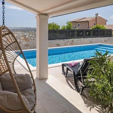 Cozy In With Outdoor Swimming Pool Barban