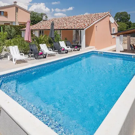 Holiday home Cozy In With Outdoor Swimming Pool